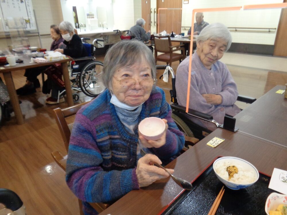 静岡市葵区有料老人ホーム_新年のお食事イベント