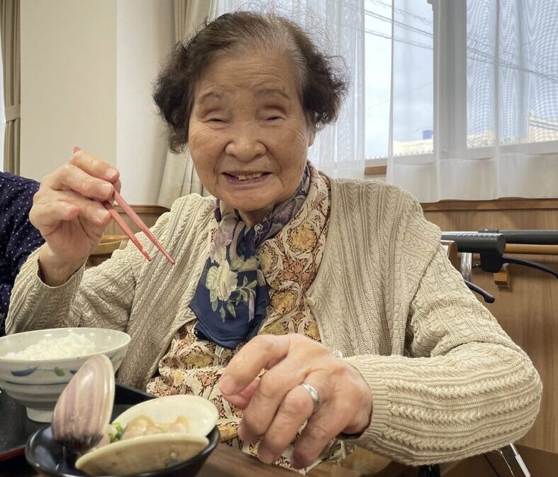 藤枝市老人ホーム_4月の石橋亭「はまぐりの酒蒸し」