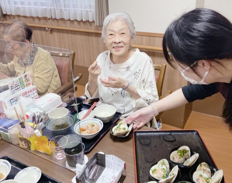 藤枝市老人ホーム_4月の石橋亭「はまぐりの酒蒸し」