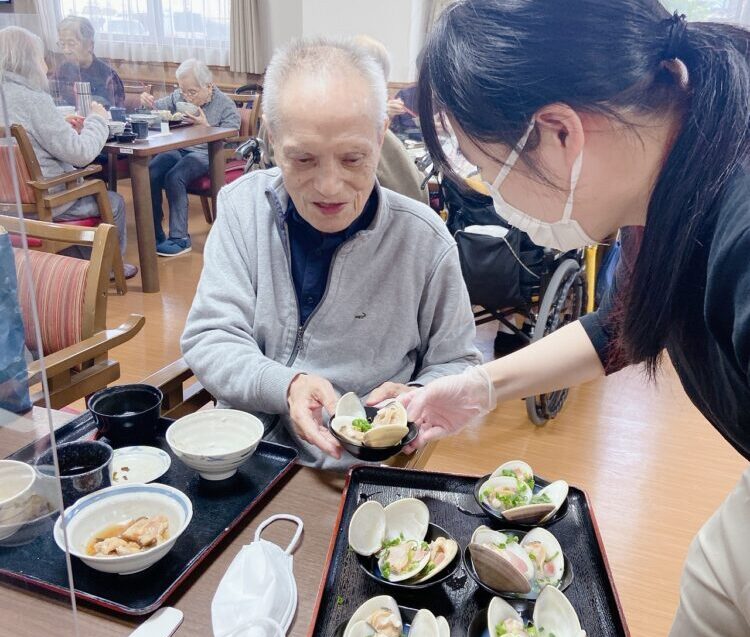 藤枝市老人ホーム_4月の石橋亭「はまぐりの酒蒸し」