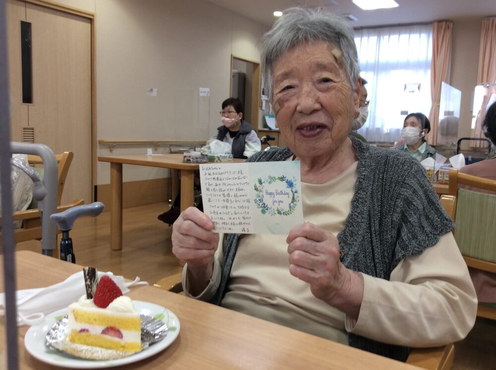 浜松市北区老人ホーム_５月の誕生日会