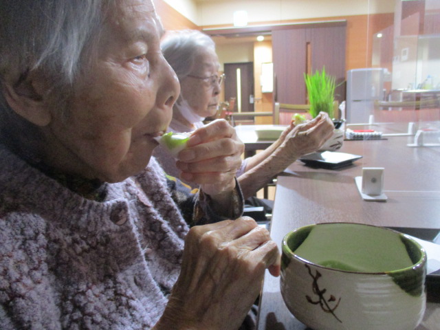 駿東郡長泉町老人ホーム_五感で感じるお茶会