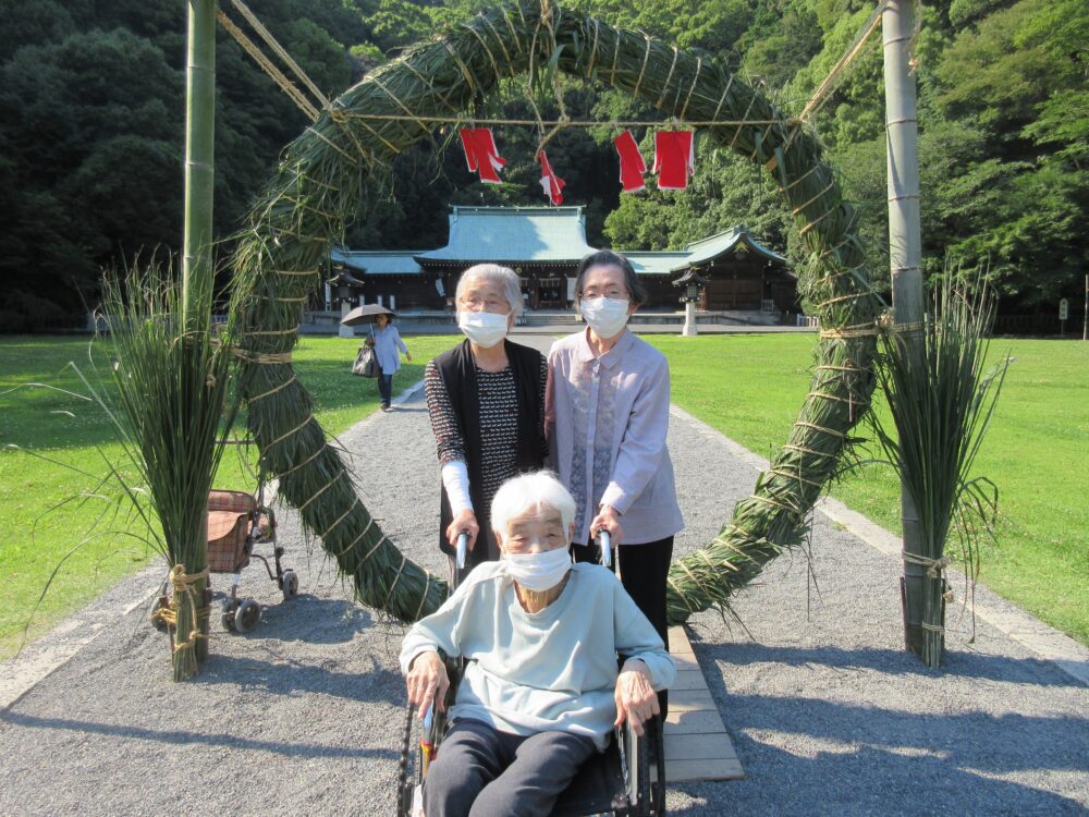 静岡市葵区有料老人ホーム_護国神社「茅の輪くぐり」