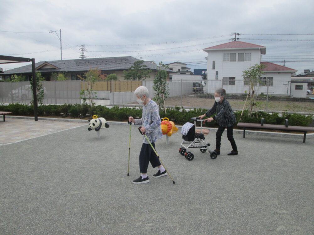 藤枝市老人ホーム_歩行促進と新設の公園周遊