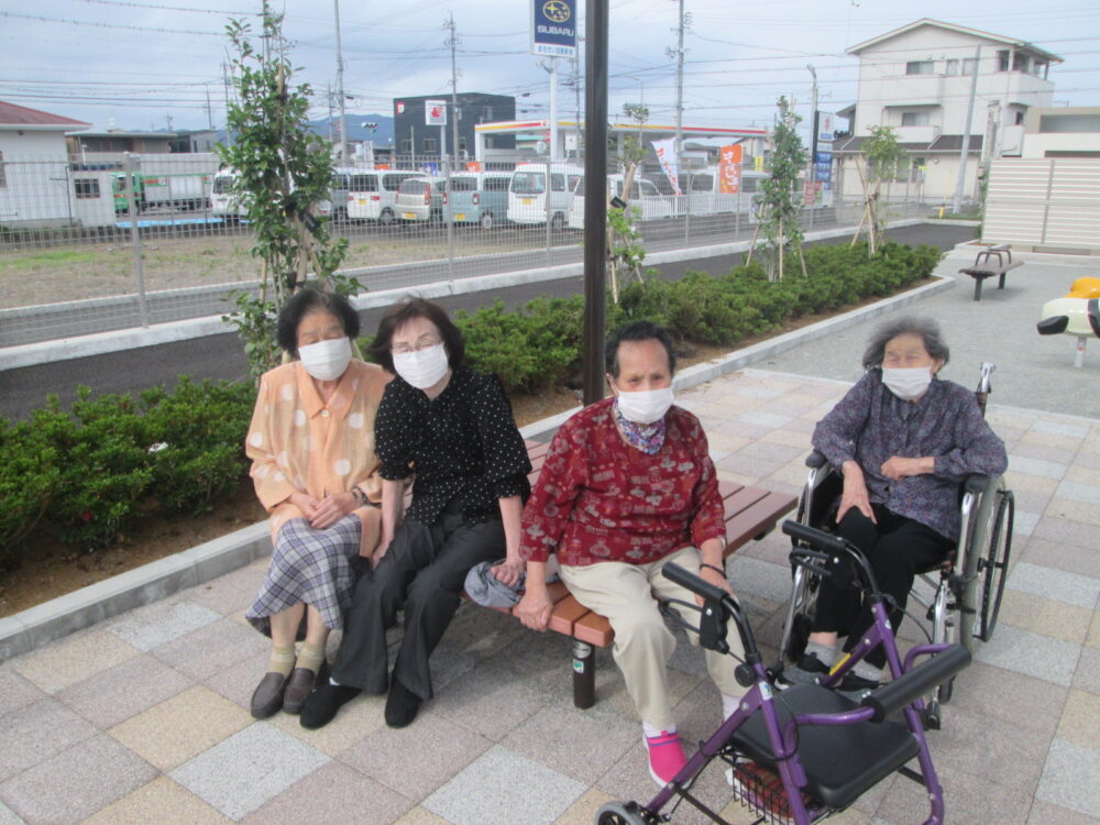 藤枝市老人ホーム_歩行促進と新設の公園周遊