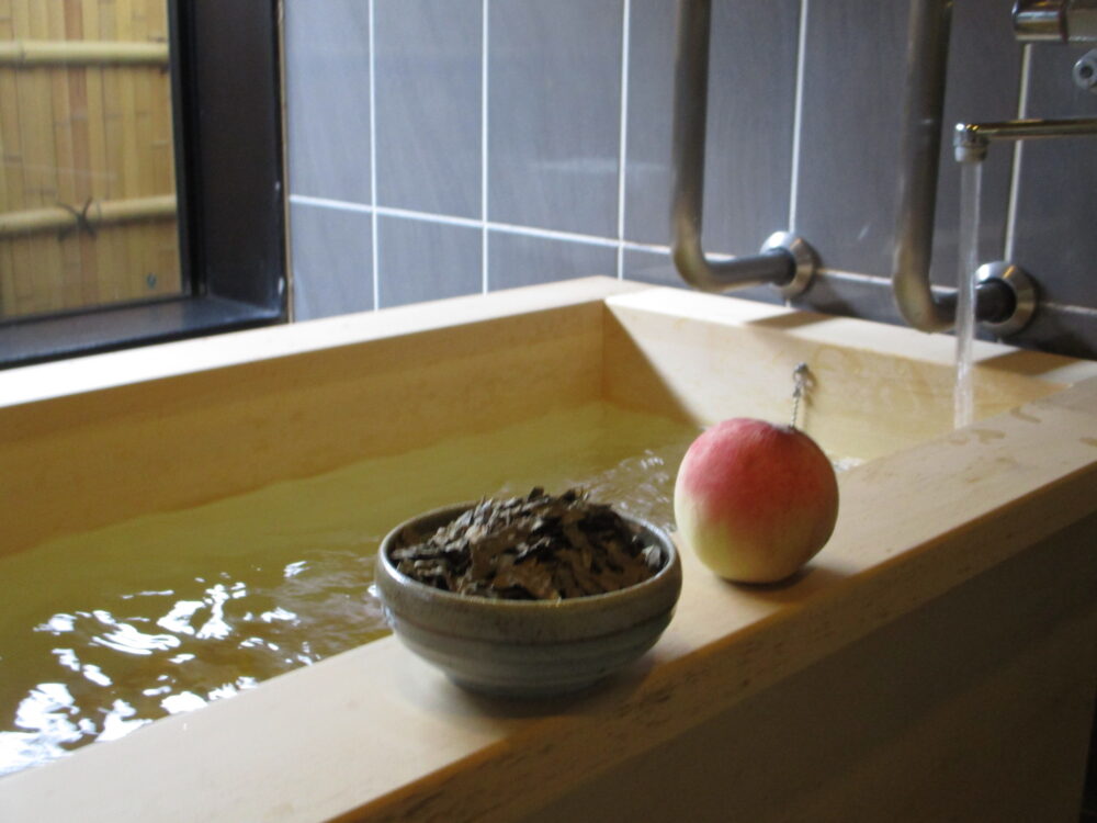 静岡市駿河区有料老人ホーム_7月の季節湯と展示物