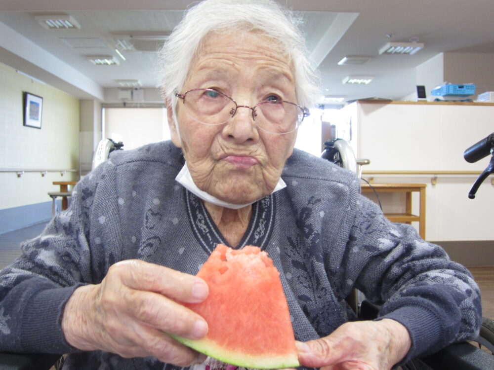 静岡市葵区有料老人ホーム_すいか割り