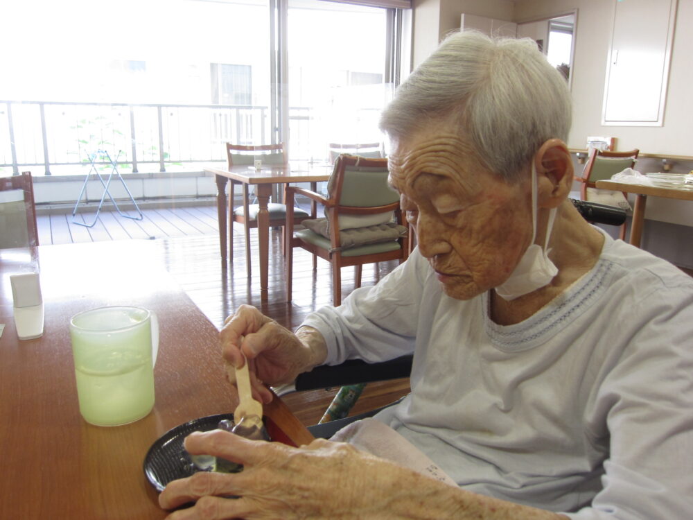 静岡市葵区有料老人ホーム_水まんじゅうと自家製梅ジュース