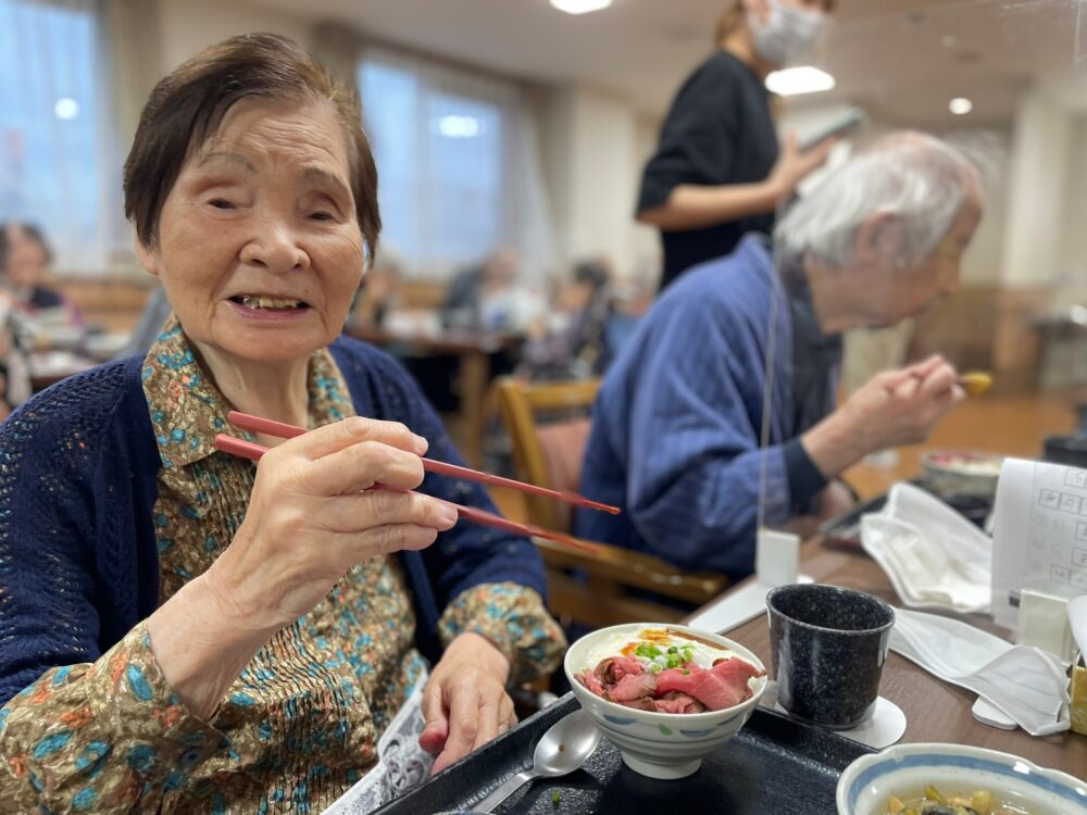 藤枝市老人ホーム_9月石橋亭ローストビーフ丼