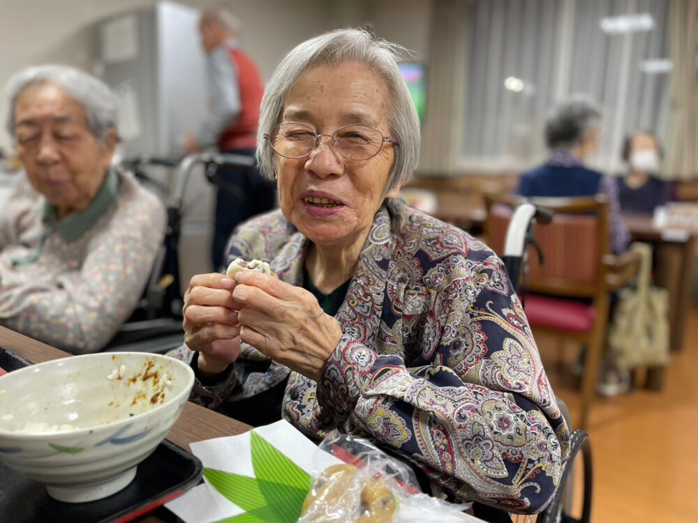 藤枝市老人ホーム_おまんじゅう