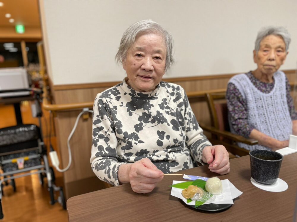 藤枝市老人ホーム_おまんじゅう