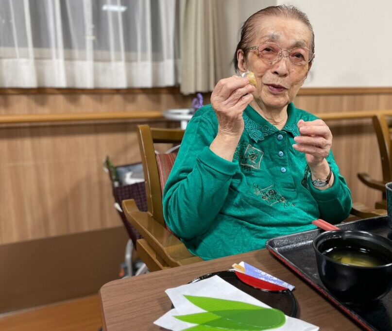 藤枝市老人ホーム_おまんじゅう