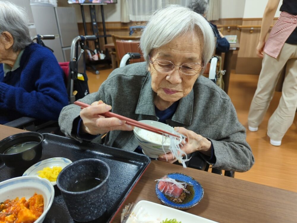 藤枝市老人ホーム_お刺身盛り合わせ