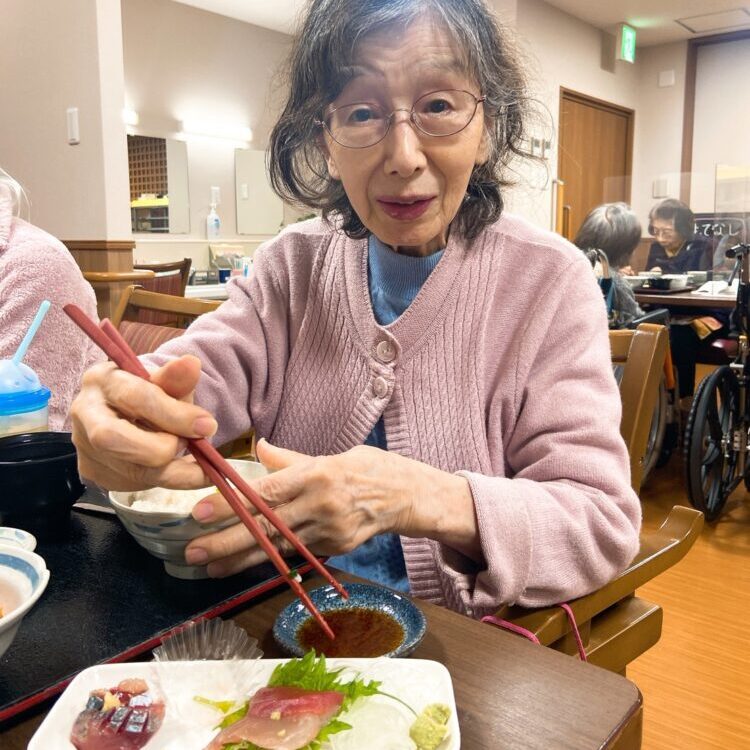 藤枝市老人ホーム_お刺身盛り合わせ