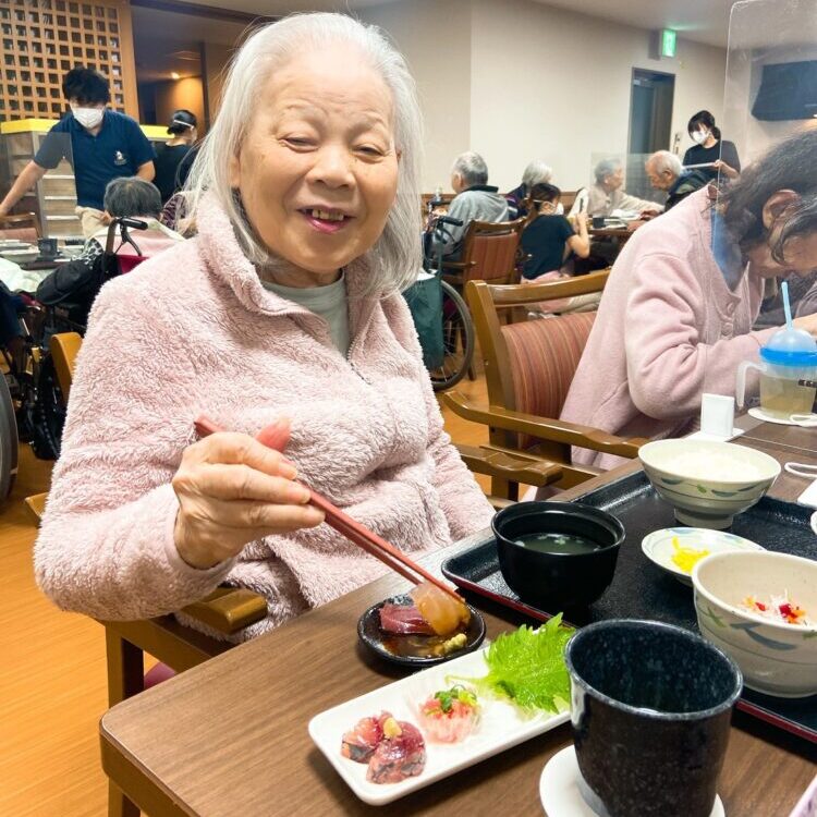 藤枝市老人ホーム_お刺身盛り合わせ