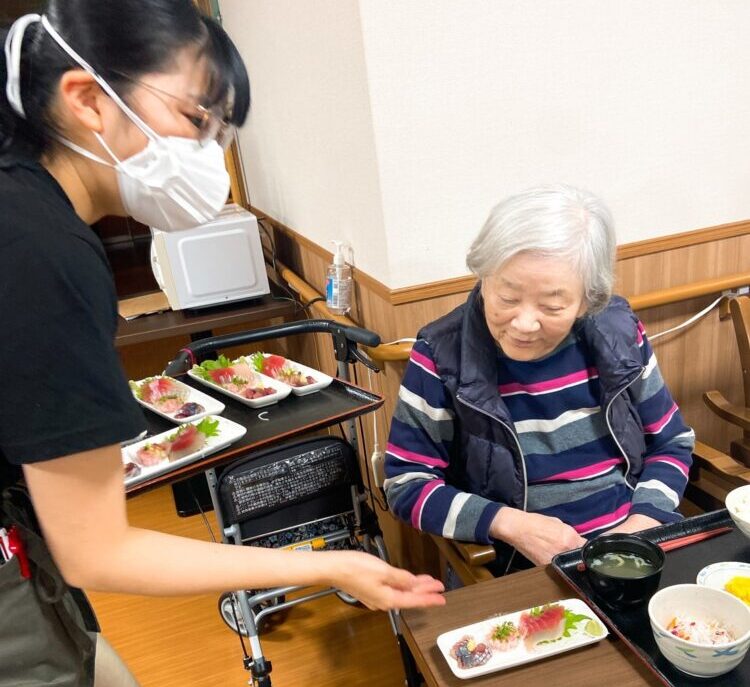 藤枝市老人ホーム_お刺身盛り合わせ