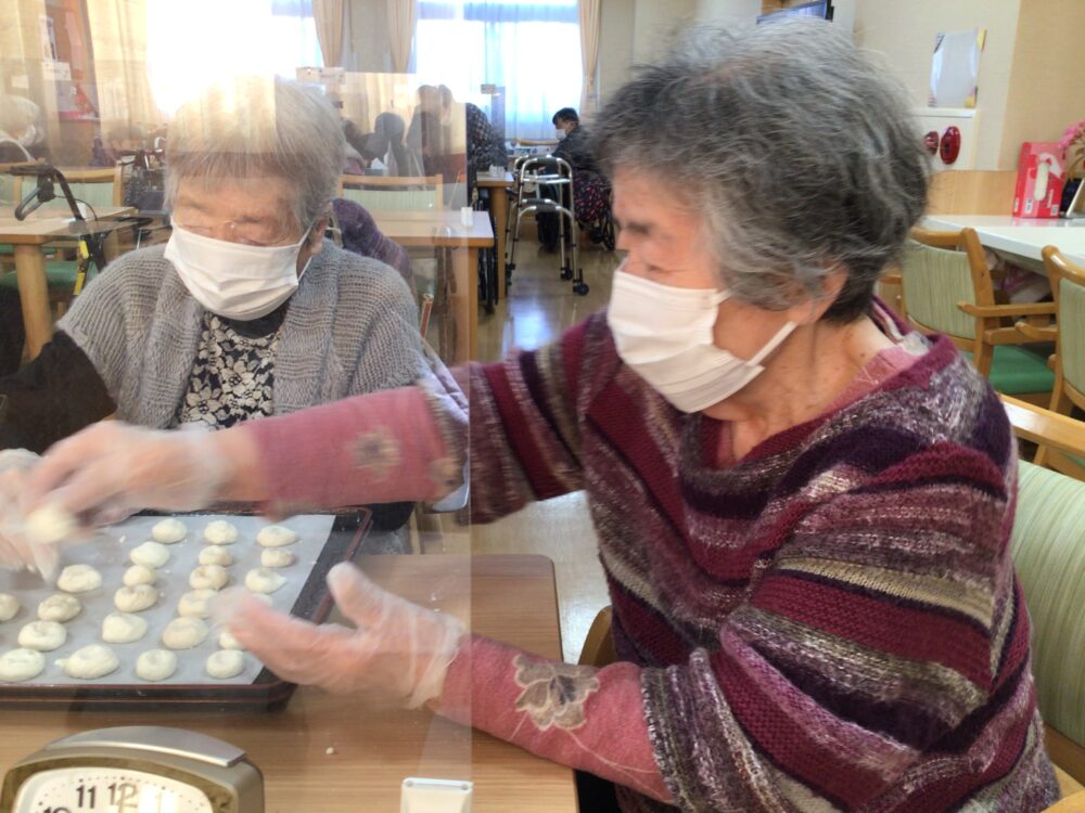 浜松市北区老人ホーム_鏡開きでお汁粉づくり