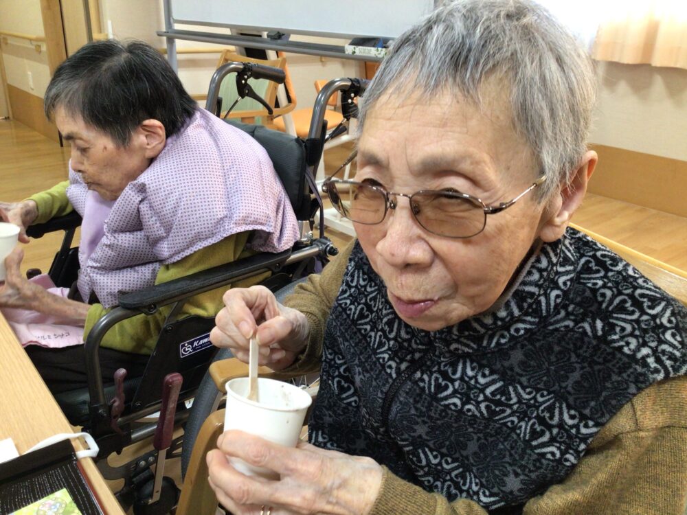 浜松市北区老人ホーム_鏡開きでお汁粉づくり