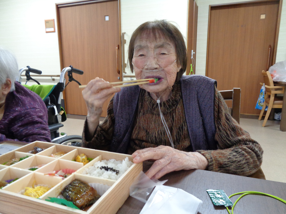 静岡市葵区有料老人ホーム_花水木ランチ_桜庭