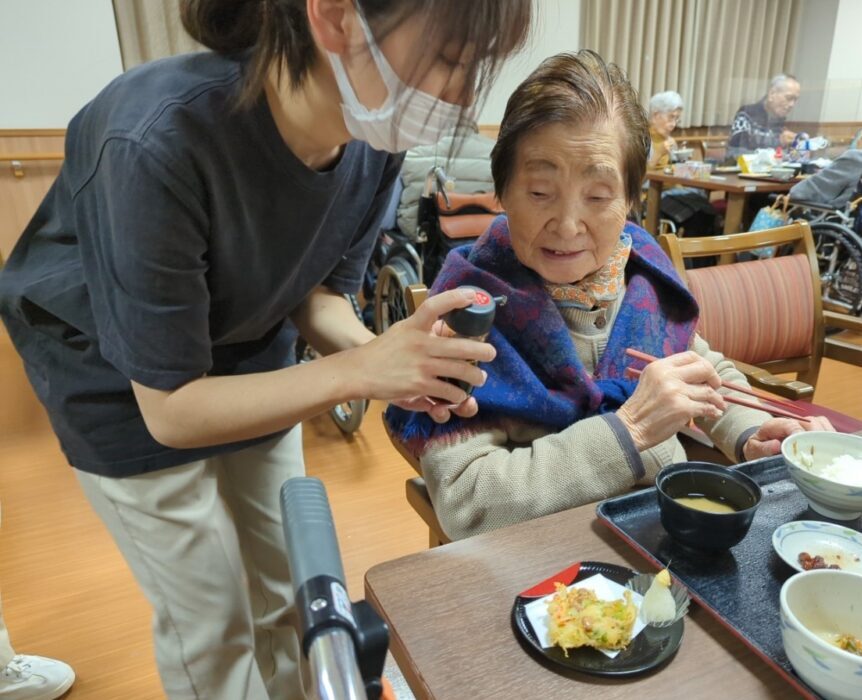 藤枝市老人ホーム_福豆と桜エビのかき揚げ