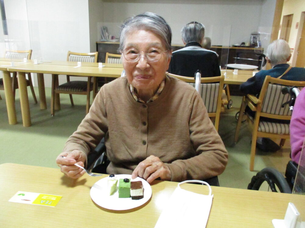 静岡市葵区老人ホーム_ケーキバイキング