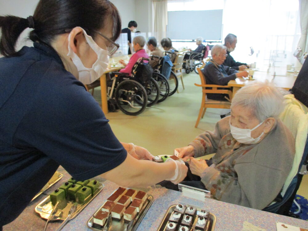 静岡市葵区老人ホーム_ケーキバイキング