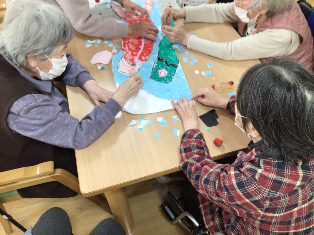 浜松市北区老人ホーム_こいのぼりづくり