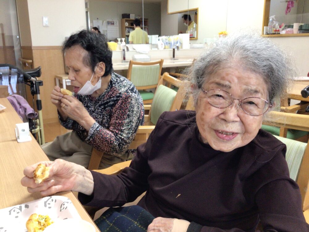 藤枝市老人ホーム_春のパン祭り