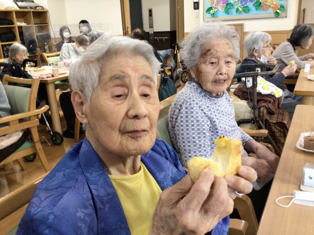 藤枝市老人ホーム_春のパン祭り