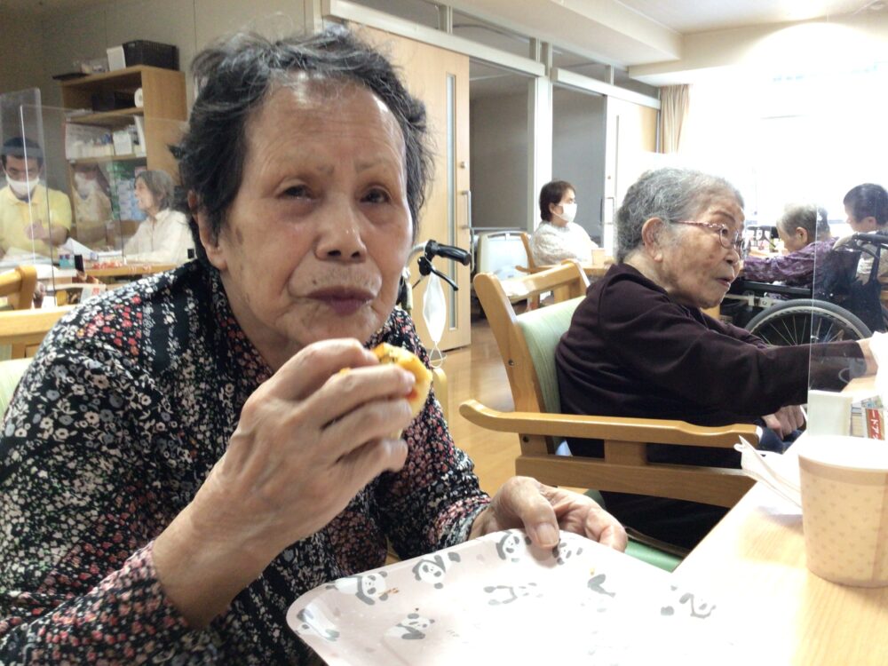 藤枝市老人ホーム_春のパン祭り