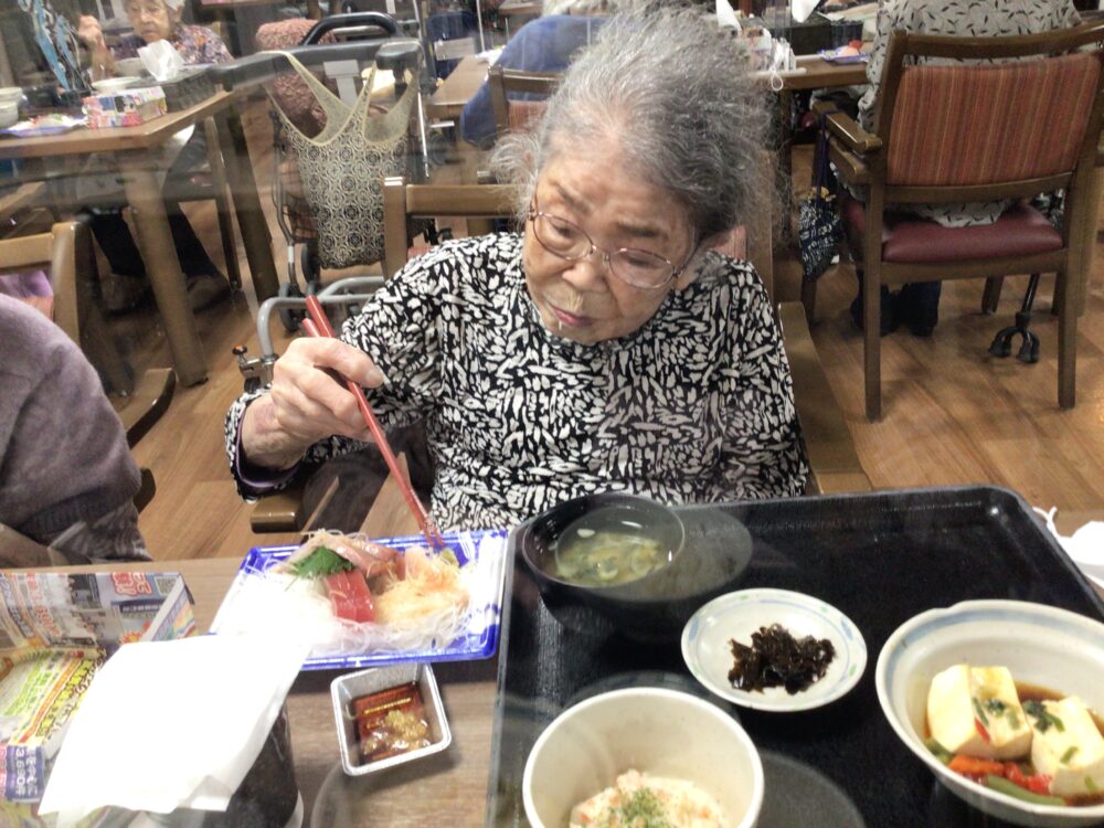 藤枝市老人ホーム_お刺身イベント