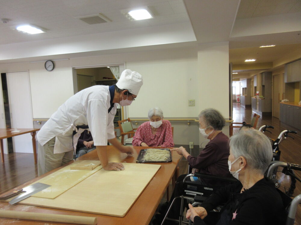 静岡市葵区有料老人ホーム_なめこおろしそば