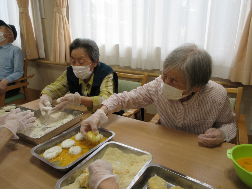 浜松市老人ホーム_三方原馬鈴薯コロッケ作り