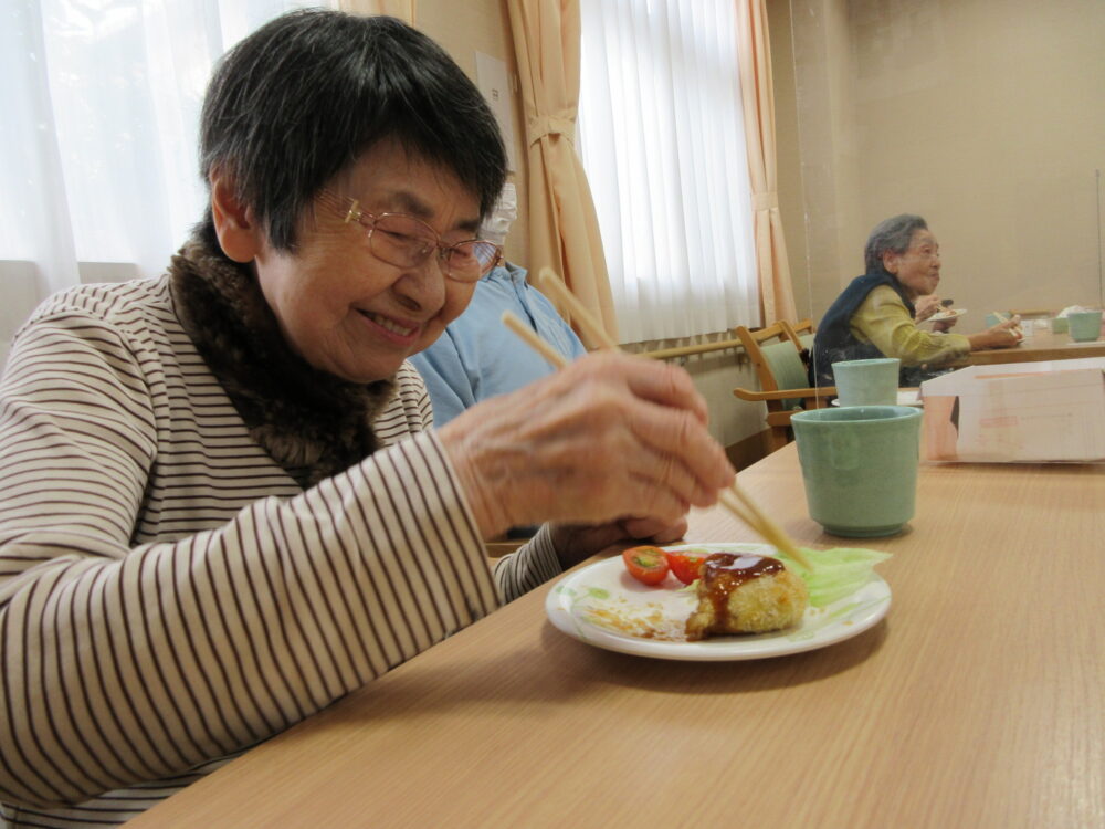 浜松市老人ホーム_三方原馬鈴薯コロッケ作り