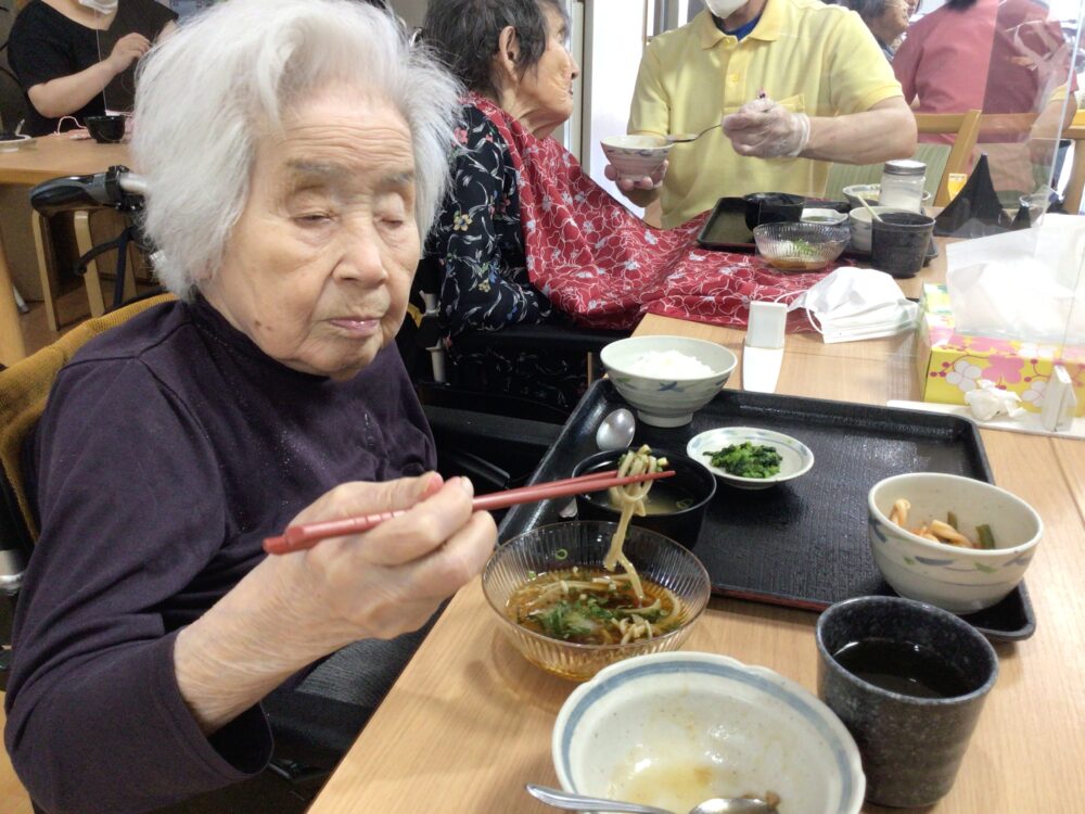 藤枝市老人ホーム_蕎麦打ちおろしポン酢掛け蕎麦