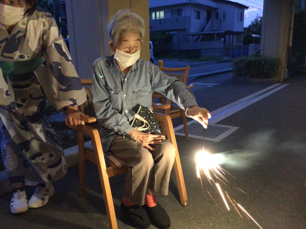 静岡市葵区老人ホーム_花火大会