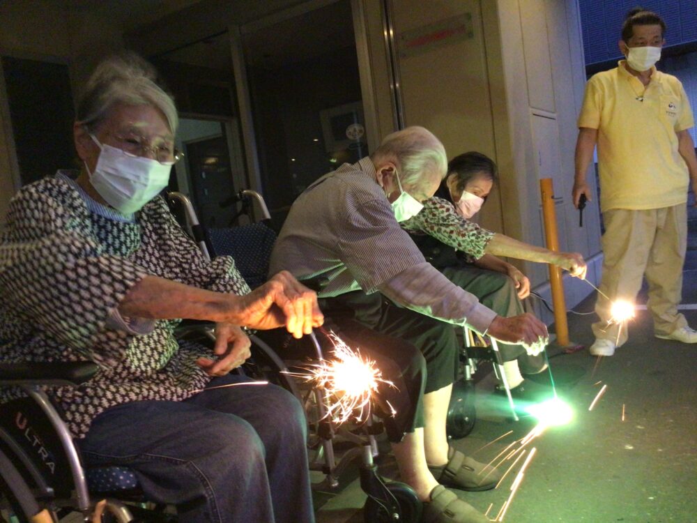 静岡市葵区老人ホーム_花火大会