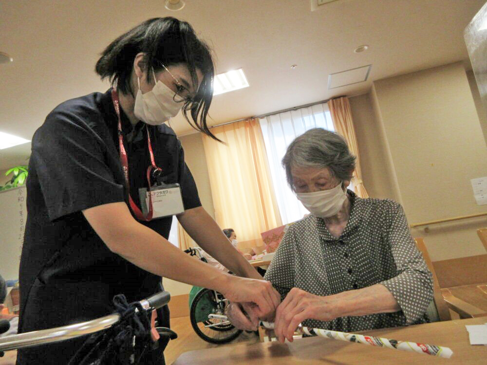 浜松市老人ホーム_みんなで夏祭り準備