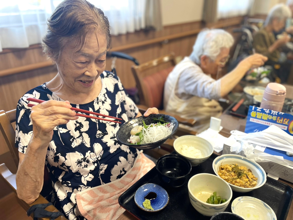 藤枝市老人ホーム_8月YU－KA食堂旬のお刺身盛り合わせ
