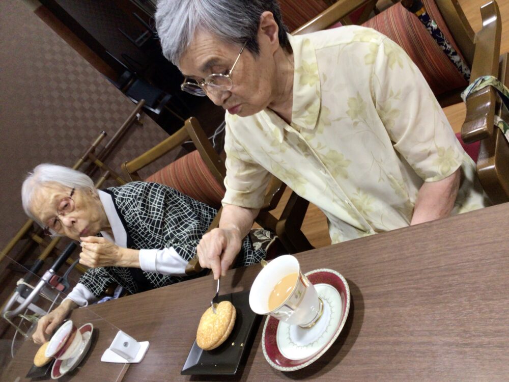 駿東郡長泉町老人ホーム_8月のお茶会