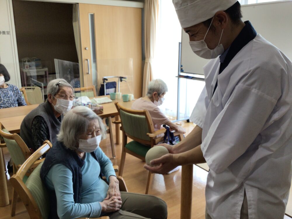 藤枝市老人ホーム_蕎麦打ち冷やしきつね蕎麦