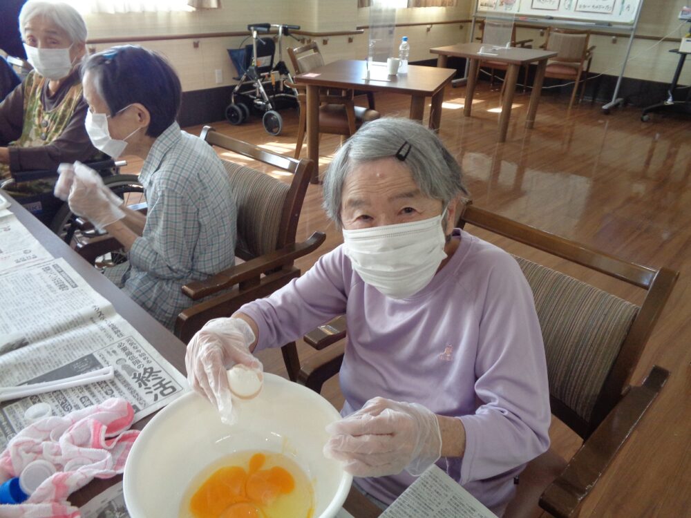 静岡市葵区有料老人ホーム_お月様とウサギの蕎麦ボーロ作り