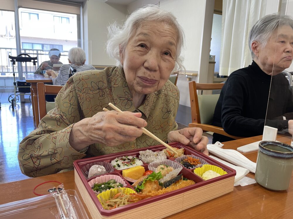 静岡市葵区有料老人ホーム_花水木ランチ「楽多厨房」