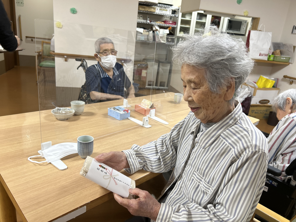 藤枝市老人ホーム_敬老の日をドドンとお祝い