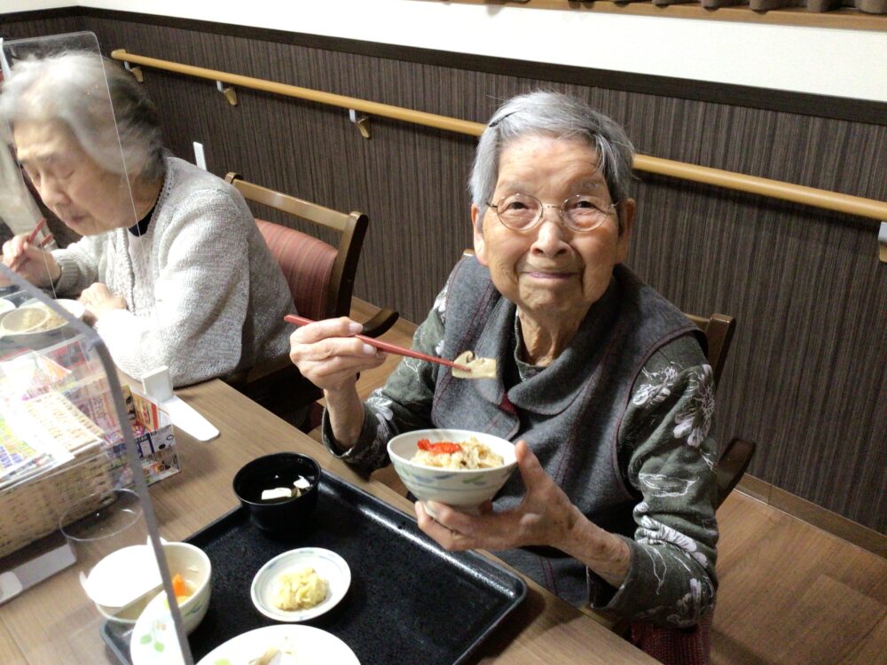 藤枝市老人ホーム_秋の味覚松茸の提供