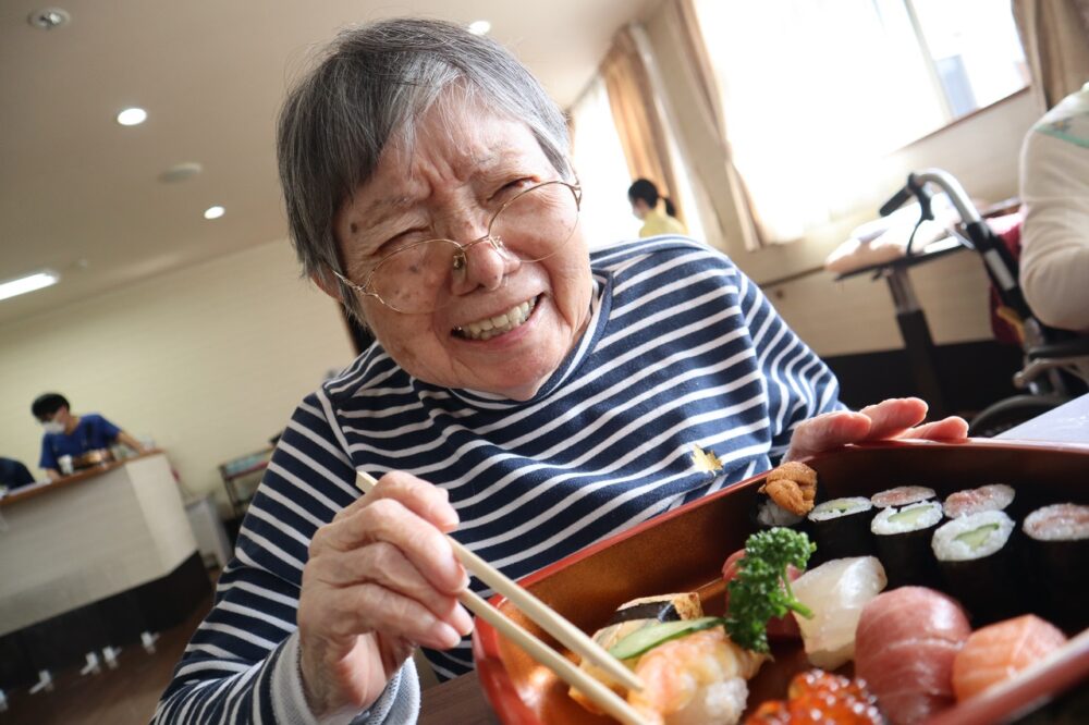 静岡市葵区有料老人ホーム_花水木ランチでお寿司をいただきました