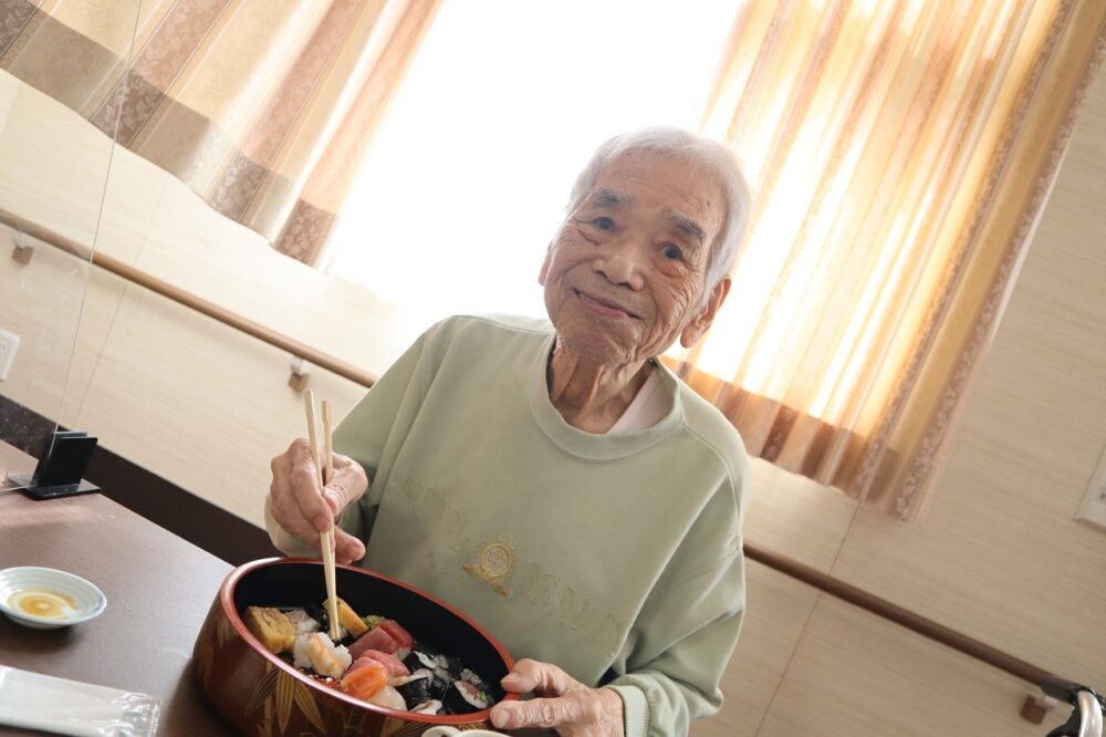 静岡市葵区有料老人ホーム_花水木ランチでお寿司をいただきました