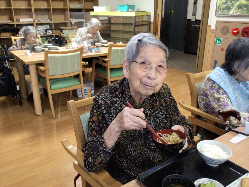 藤枝市老人ホーム_蕎麦打ちとき卵蕎麦