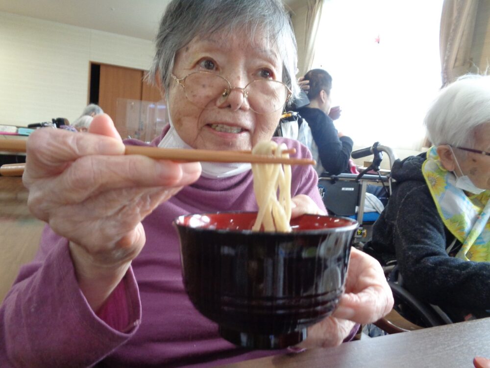 静岡市葵区有料老人ホーム_蕎麦打ちを行いました