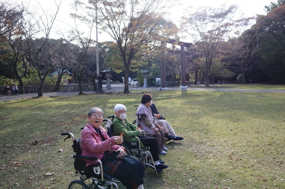 静岡市葵区有料老人ホーム_秋のドライブ護国神社